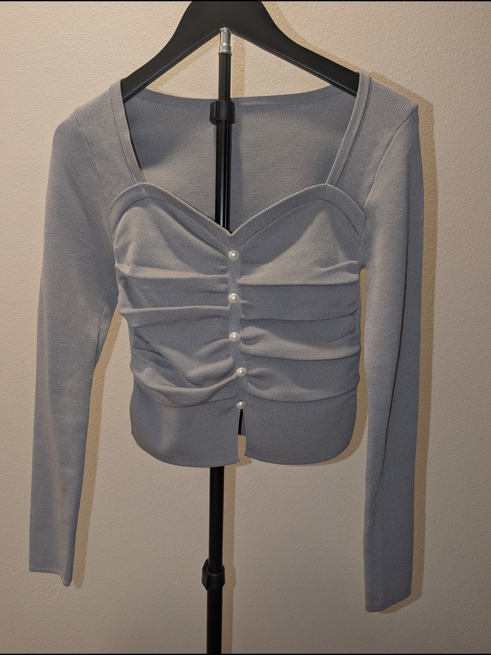 Cider Gray Ruched Sweetheart Button-Front Long Sleeve Top